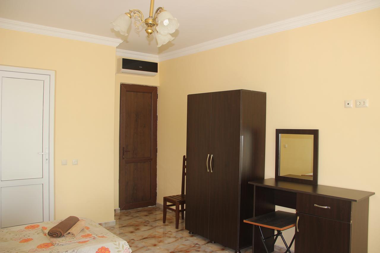 Badu Guest House Kvariati Exterior photo